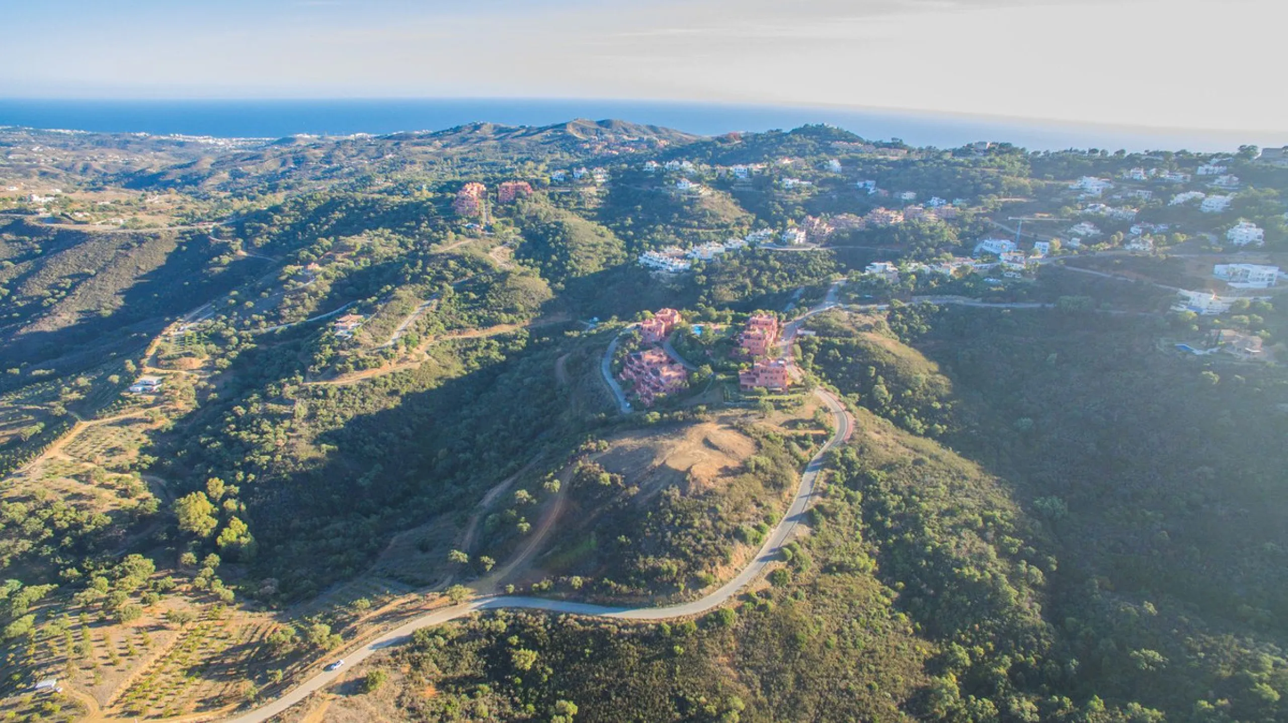 House - Finca - Cortijo в продаже в Marbella, Málaga. В доме 3 спален и 4 ванных комнат. Площадь дома 1000 м². Площадь участка 50000 м²