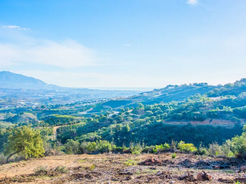 House - Finca - Cortijo в продаже в Marbella, Málaga. В доме 3 спален и 4 ванных комнат. Площадь дома 1000 м². Площадь участка 50000 м²