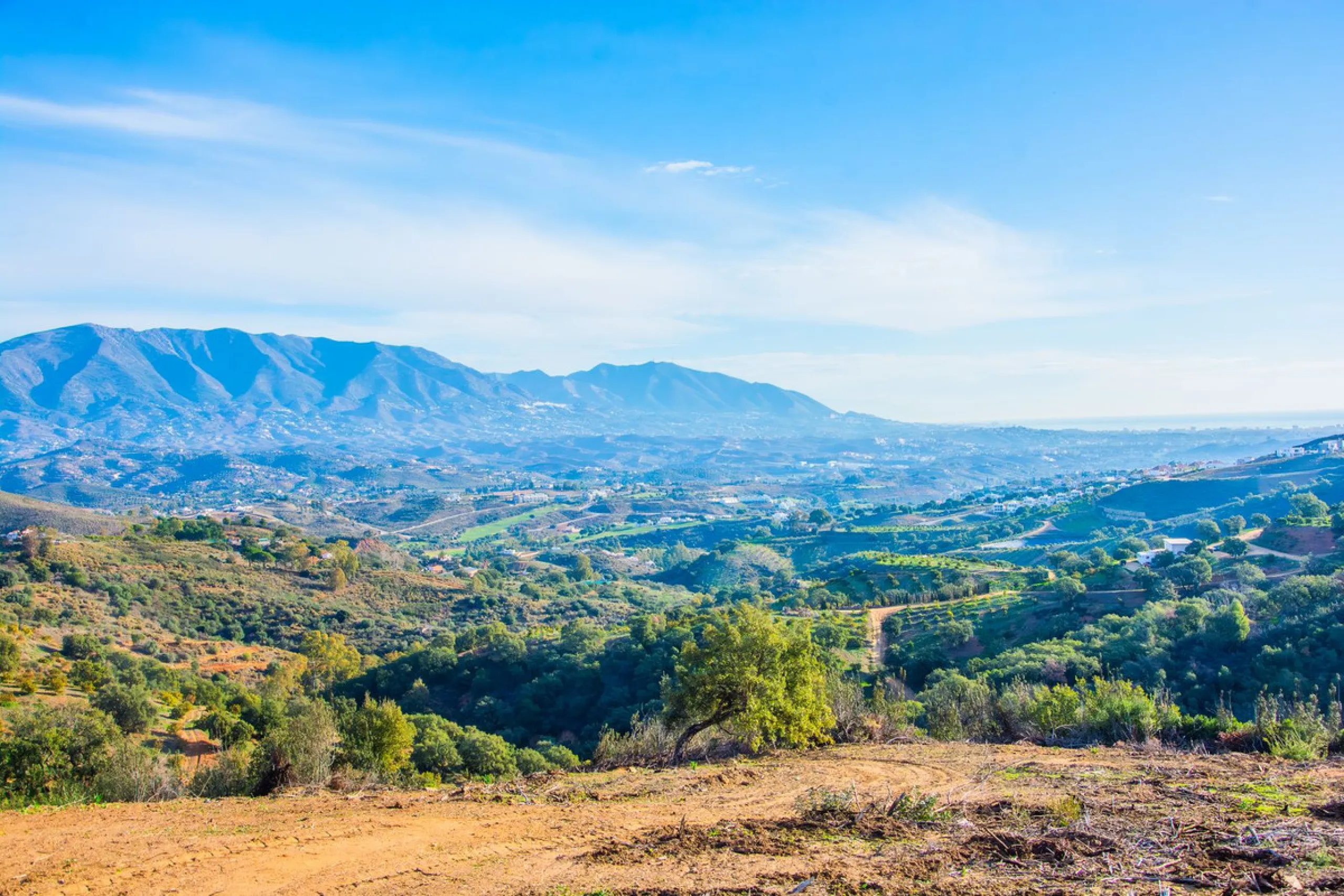 House - Finca - Cortijo в продаже в Marbella, Málaga. В доме 3 спален и 4 ванных комнат. Площадь дома 1000 м². Площадь участка 50000 м²