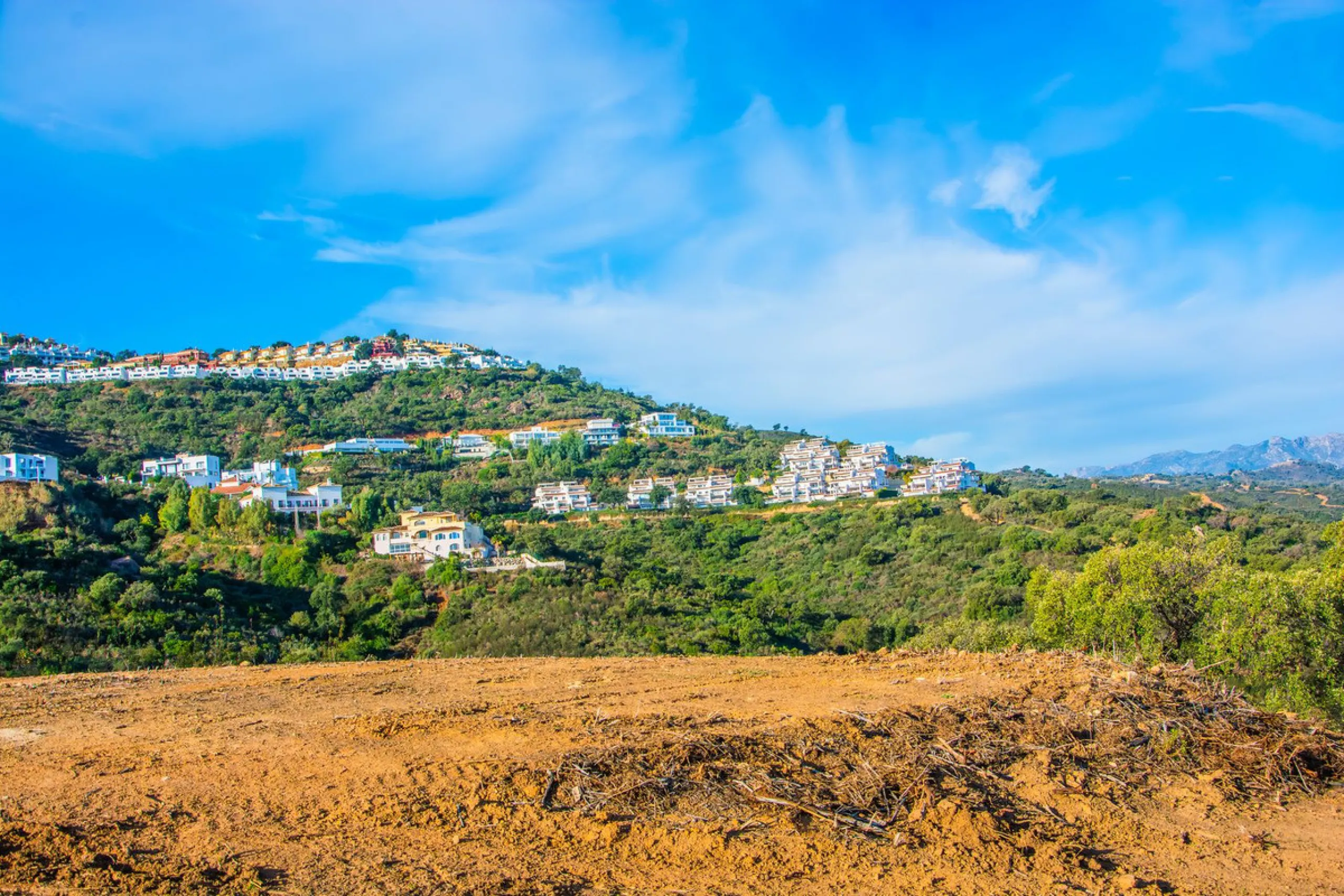House - Finca - Cortijo в продаже в Marbella, Málaga. В доме 3 спален и 4 ванных комнат. Площадь дома 1000 м². Площадь участка 50000 м²
