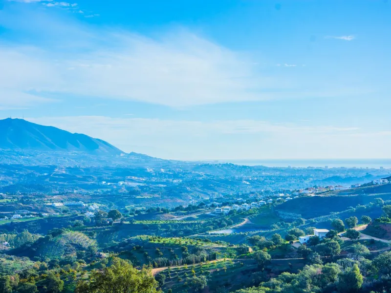 House - Finca - Cortijo в продаже в Marbella, Málaga. В доме 3 спален и 4 ванных комнат. Площадь дома 1000 м². Площадь участка 50000 м²