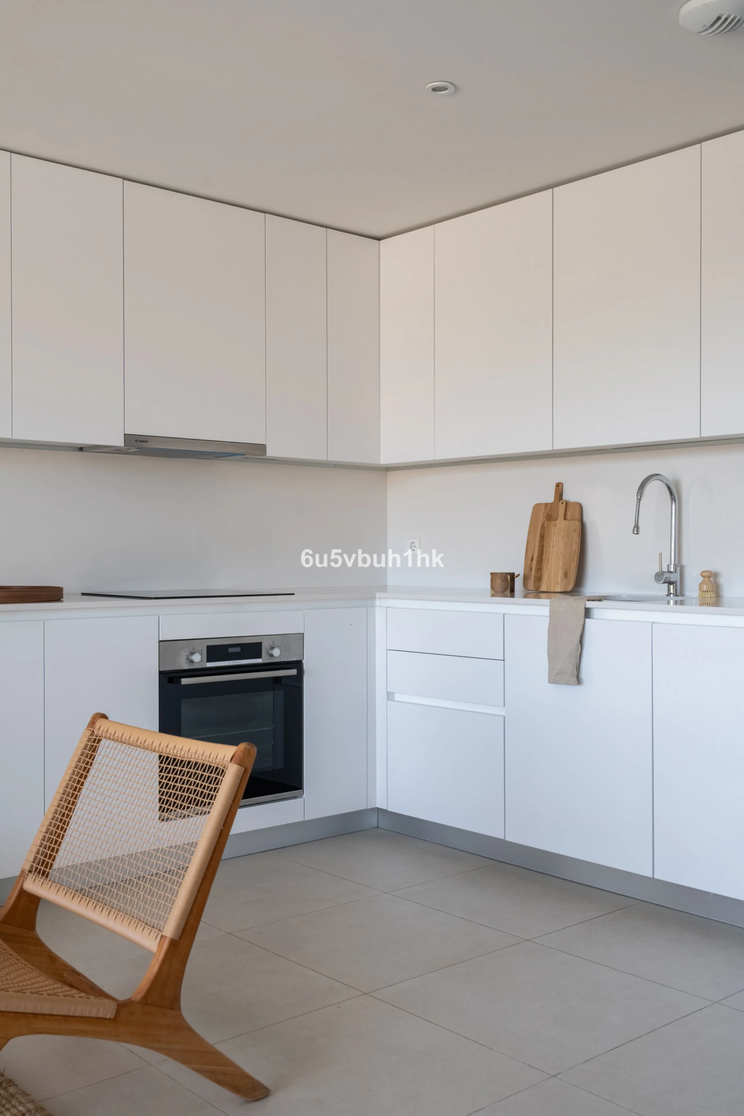 Nestled in the exclusive La Cala Nova Golf community, this brand-new, fully furnished two-bedroom, two-bathroom apartment offers breathtaking golf and mountain views. The spacious layout features a large open terrace and a sleek open kitchen, perfect for 