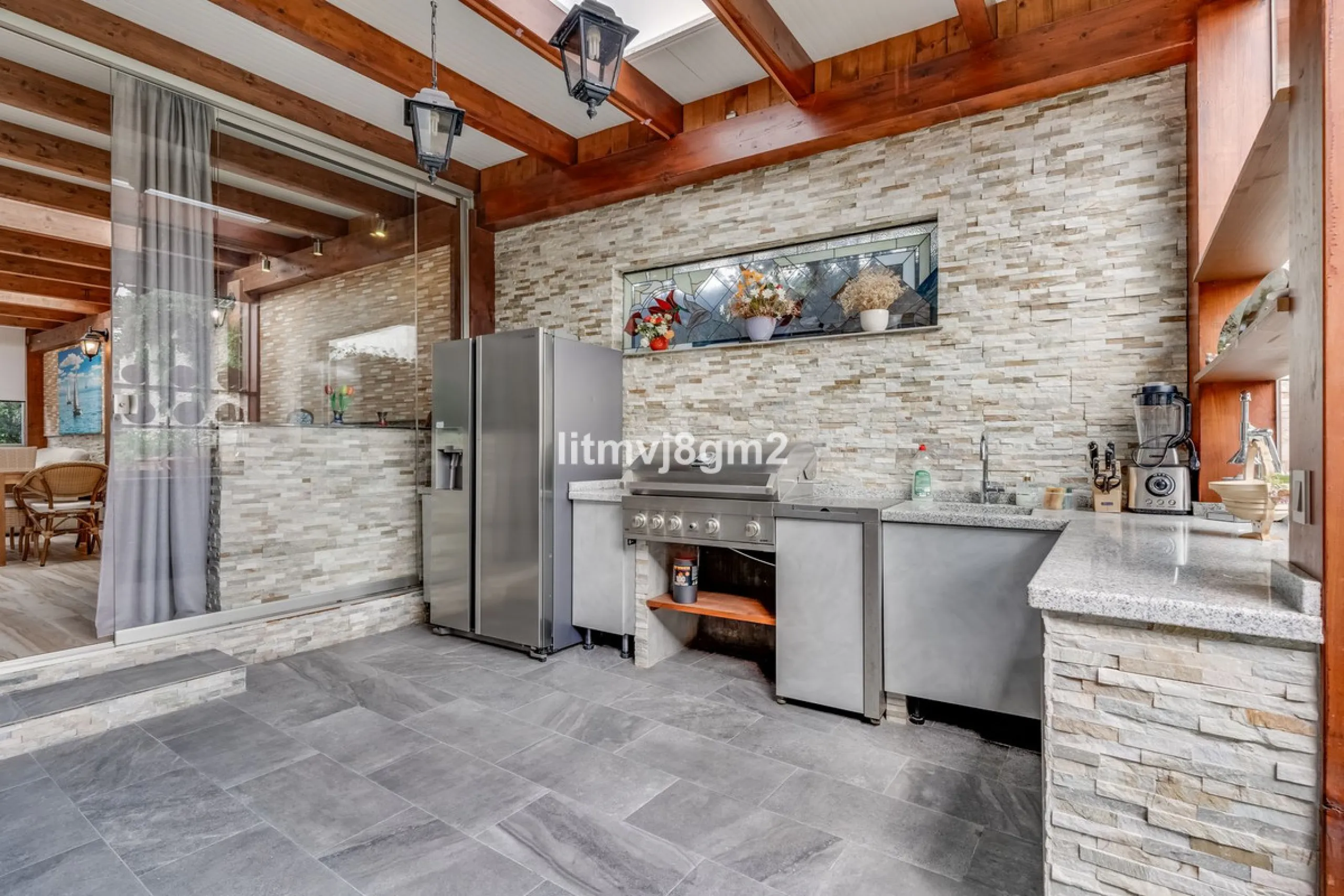 This luxurious four-bedroom villa, located in the peaceful area of lower Artola / Hacienda Las Chapas, just 5 minuntes walk to the sea, is the epitome of elegance and comfort. Boasting a classic design with high-end finishes, the property features an abun