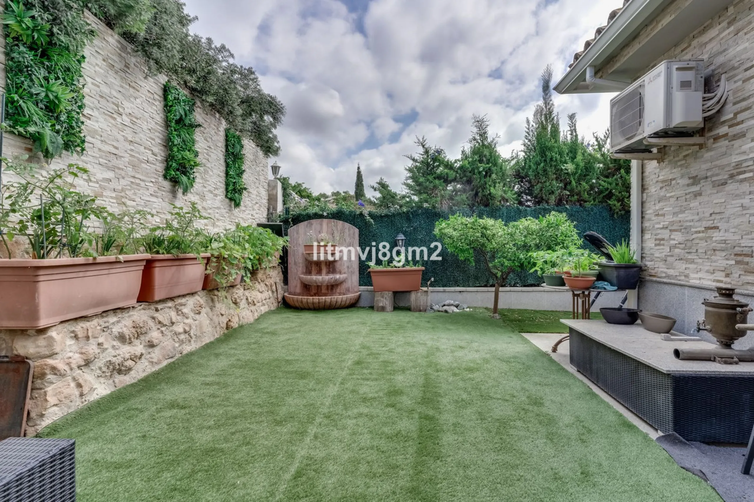 This luxurious four-bedroom villa, located in the peaceful area of lower Artola / Hacienda Las Chapas, just 5 minuntes walk to the sea, is the epitome of elegance and comfort. Boasting a classic design with high-end finishes, the property features an abun