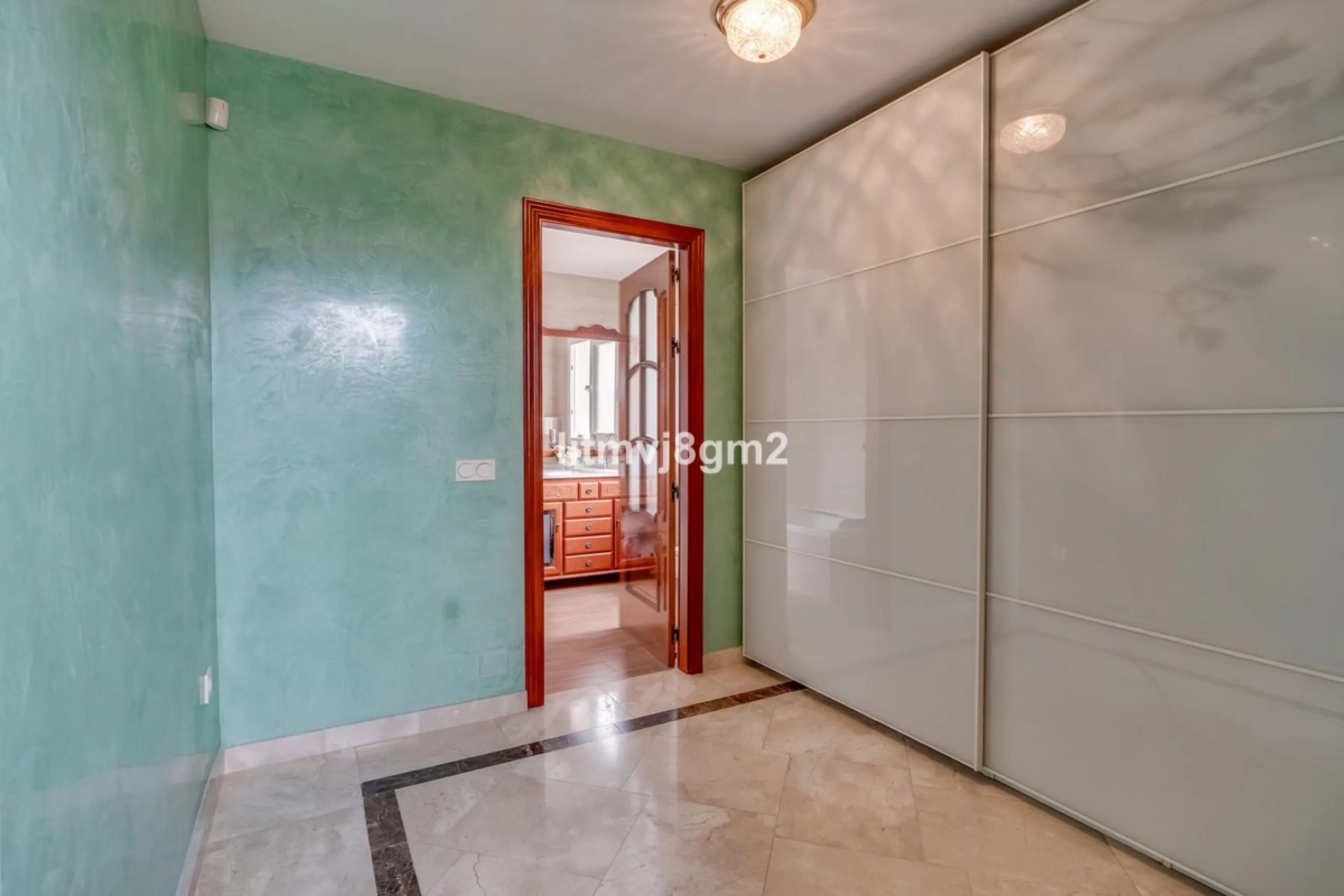 This luxurious four-bedroom villa, located in the peaceful area of lower Artola / Hacienda Las Chapas, just 5 minuntes walk to the sea, is the epitome of elegance and comfort. Boasting a classic design with high-end finishes, the property features an abun