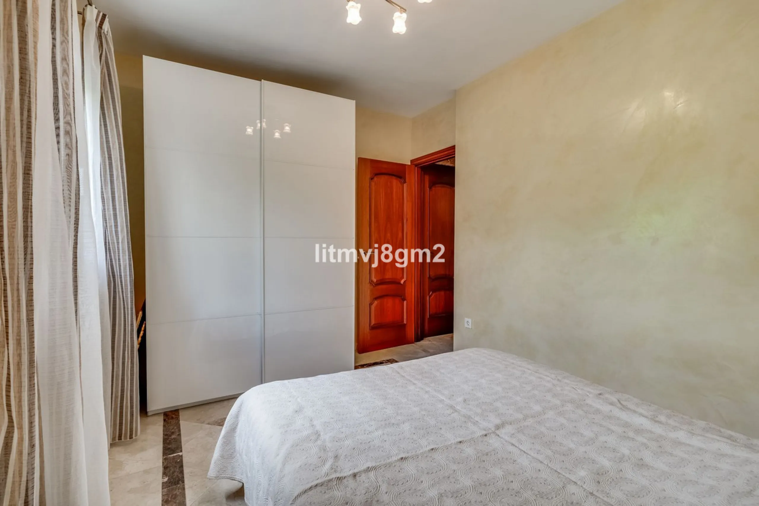 This luxurious four-bedroom villa, located in the peaceful area of lower Artola / Hacienda Las Chapas, just 5 minuntes walk to the sea, is the epitome of elegance and comfort. Boasting a classic design with high-end finishes, the property features an abun