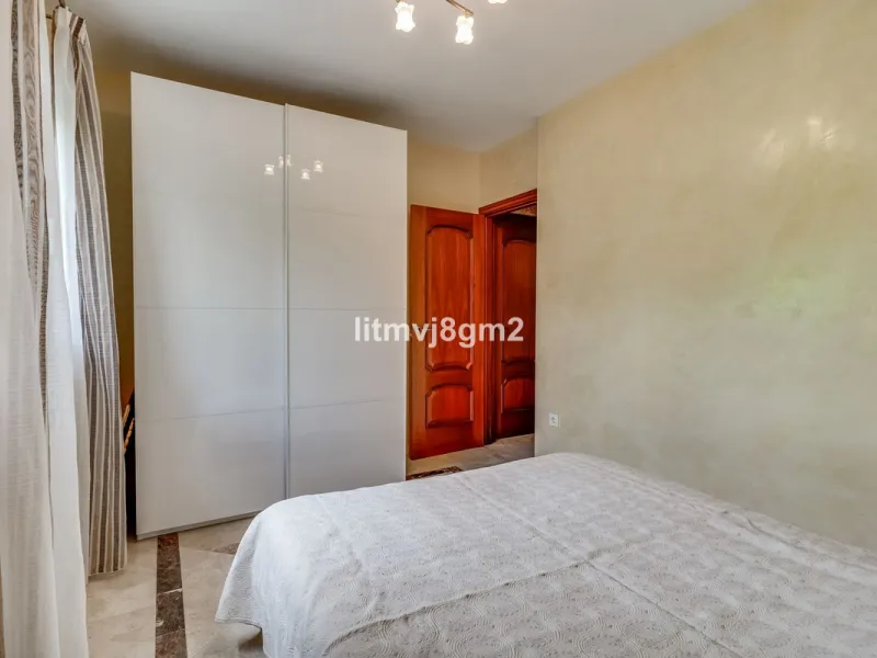 This luxurious four-bedroom villa, located in the peaceful area of lower Artola / Hacienda Las Chapas, just 5 minuntes walk to the sea, is the epitome of elegance and comfort. Boasting a classic design with high-end finishes, the property features an abun