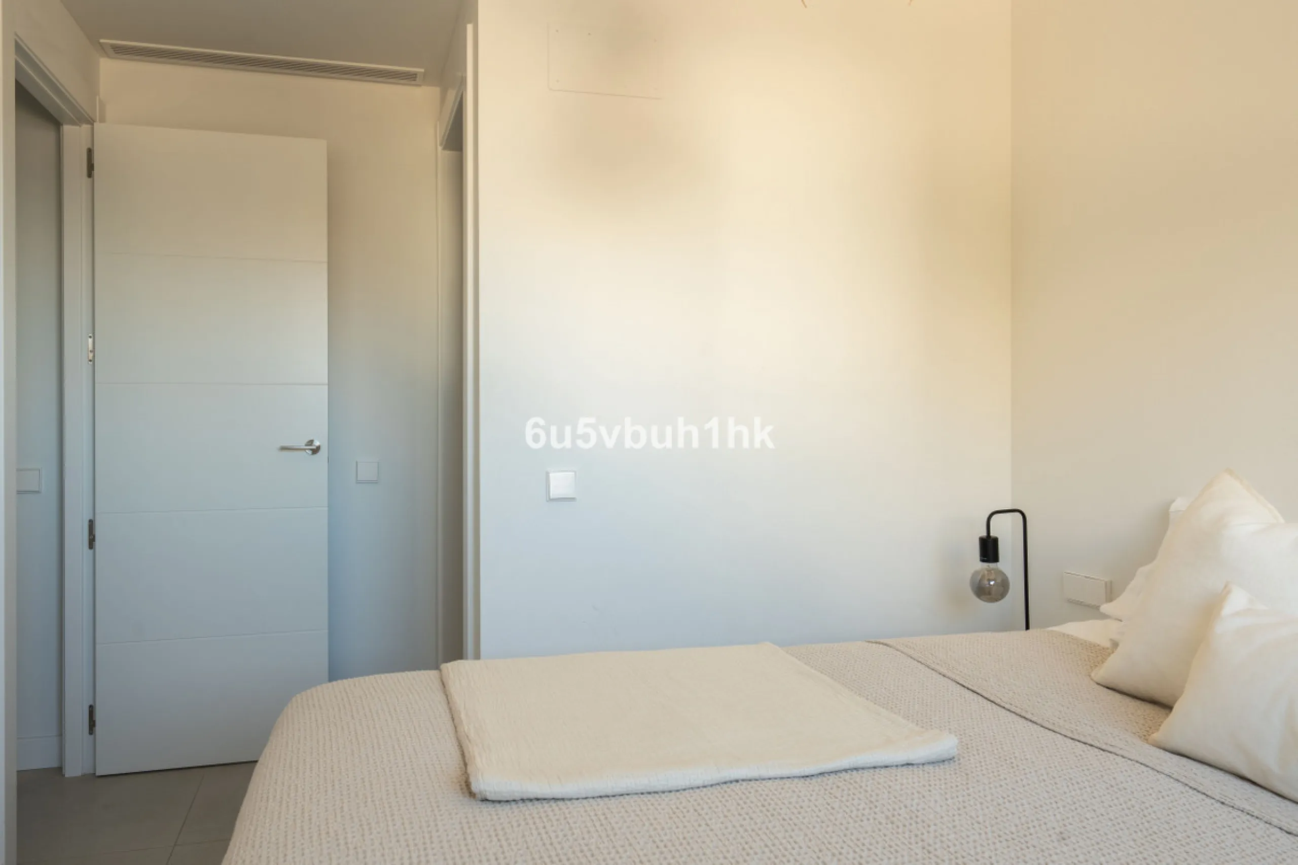 Nestled in the exclusive La Cala Nova Golf community, this brand-new, fully furnished two-bedroom, two-bathroom apartment offers breathtaking golf and mountain views. The spacious layout features a large open terrace and a sleek open kitchen, perfect for 