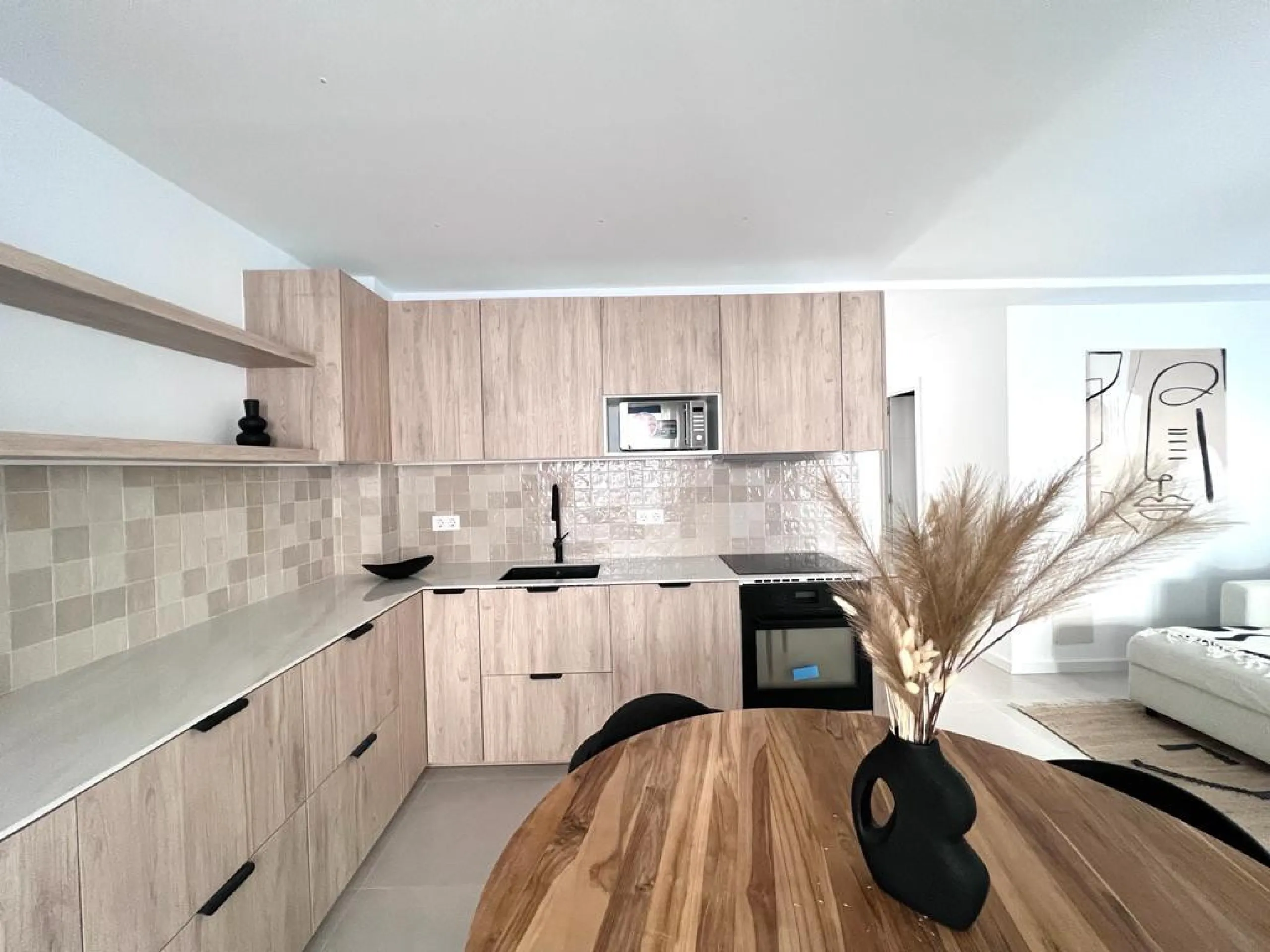 Apartment - Middle Floor Apartment в продаже в Marbella, Málaga. В доме 3 спален и 2 ванных комнат. Площадь дома 140 м²