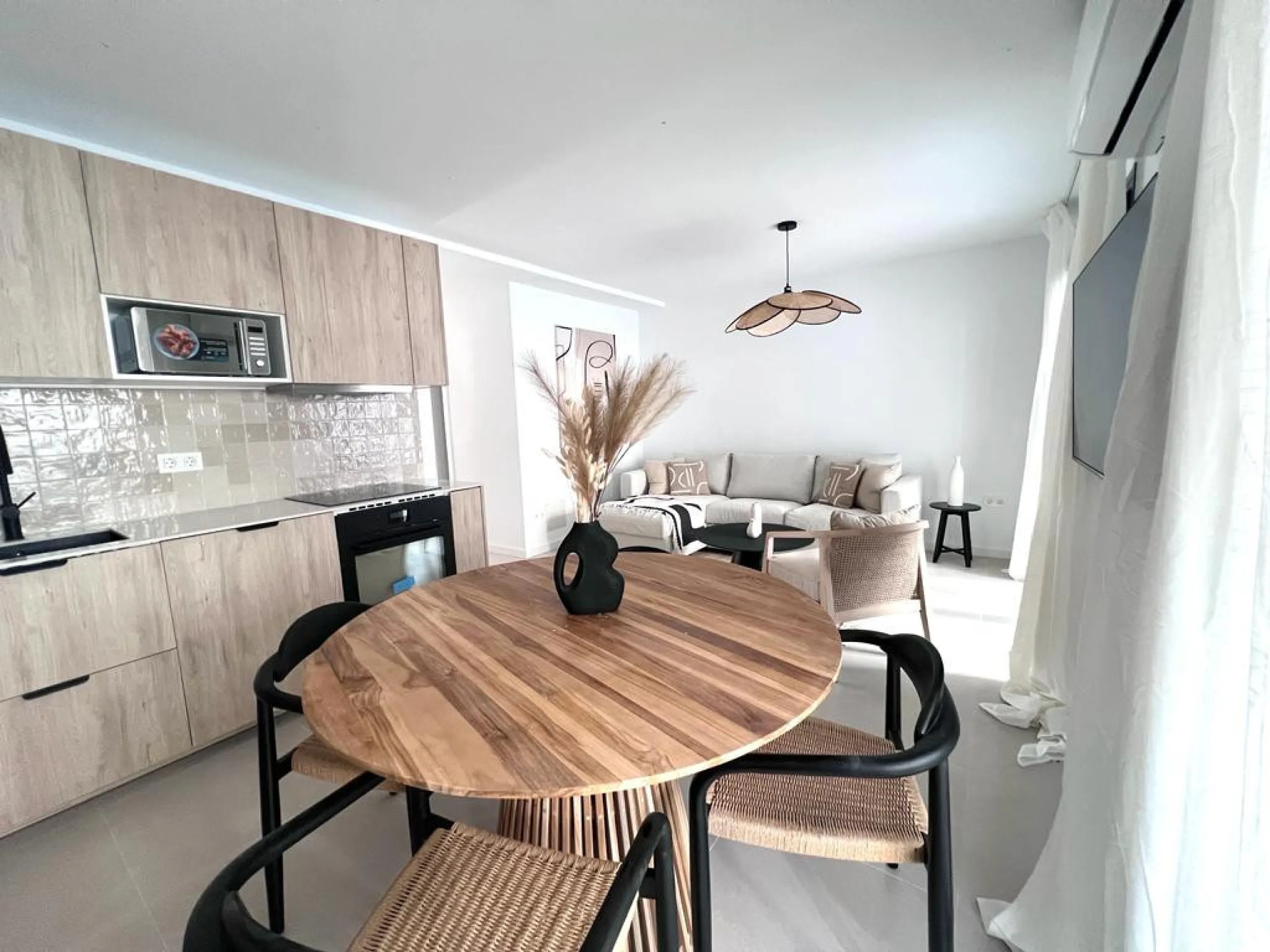 Apartment - Middle Floor Apartment в продаже в Marbella, Málaga. В доме 3 спален и 2 ванных комнат. Площадь дома 140 м²
