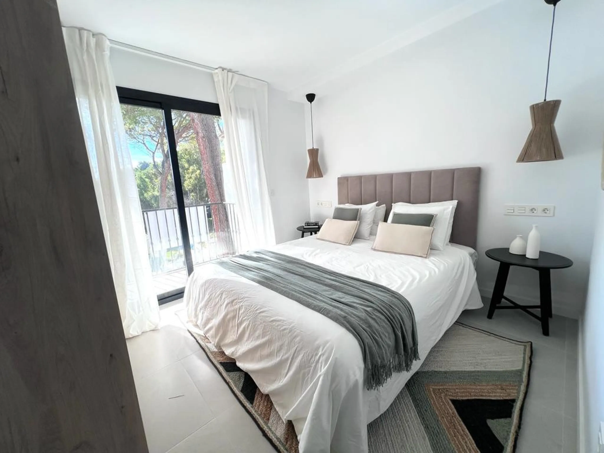 Apartment - Middle Floor Apartment в продаже в Marbella, Málaga. В доме 3 спален и 2 ванных комнат. Площадь дома 140 м²
