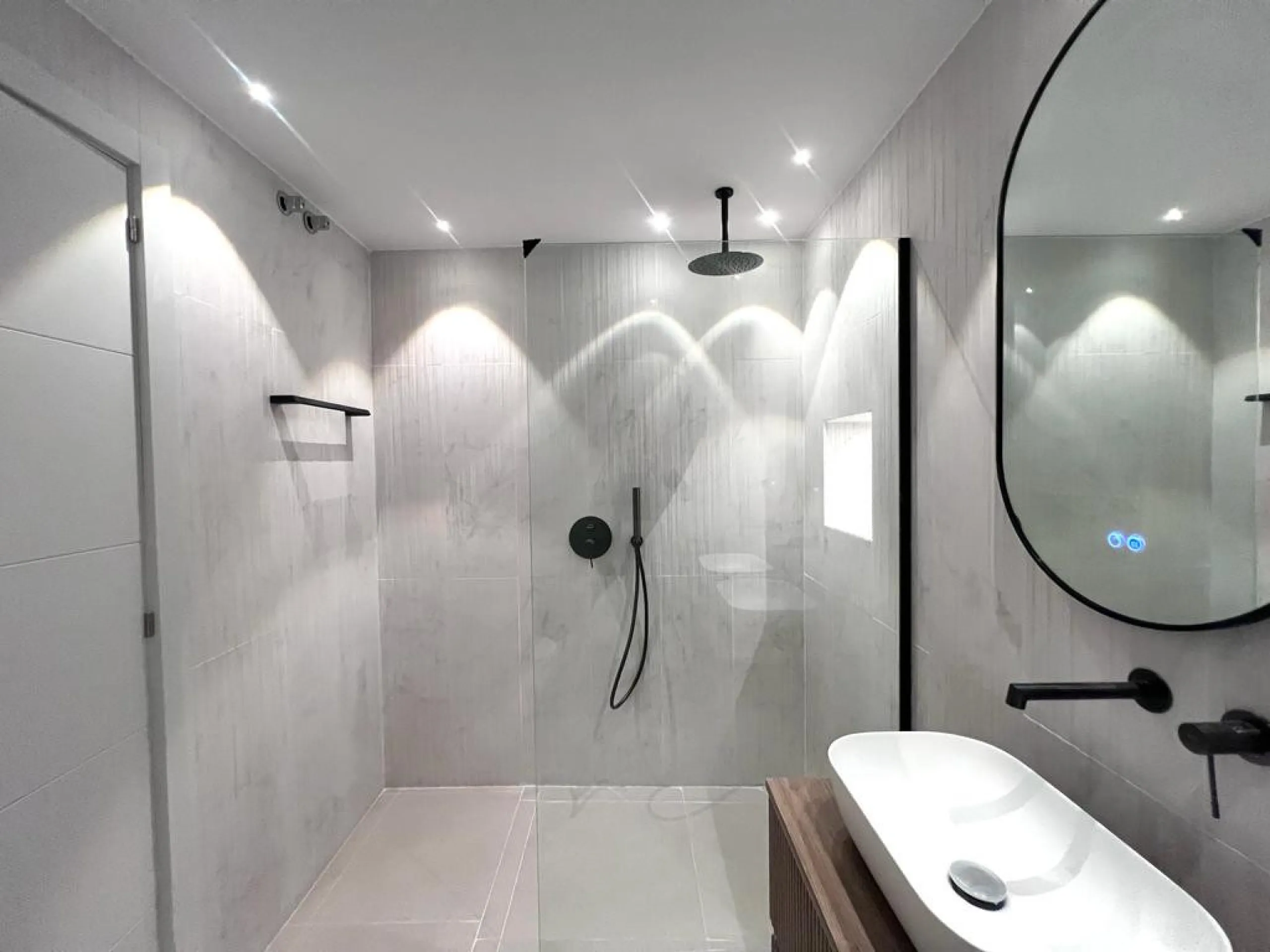 Apartment - Middle Floor Apartment в продаже в Marbella, Málaga. В доме 3 спален и 2 ванных комнат. Площадь дома 140 м²