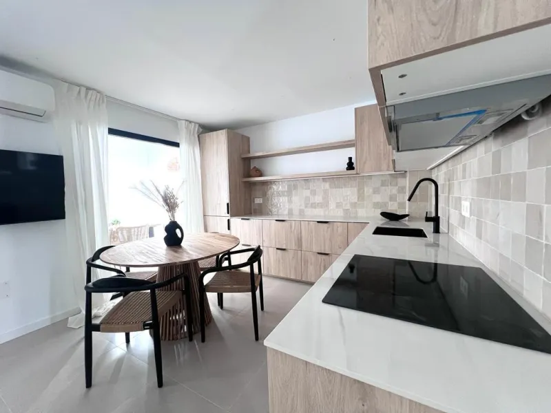 Apartment - Middle Floor Apartment в продаже в Marbella, Málaga. В доме 3 спален и 2 ванных комнат. Площадь дома 140 м²
