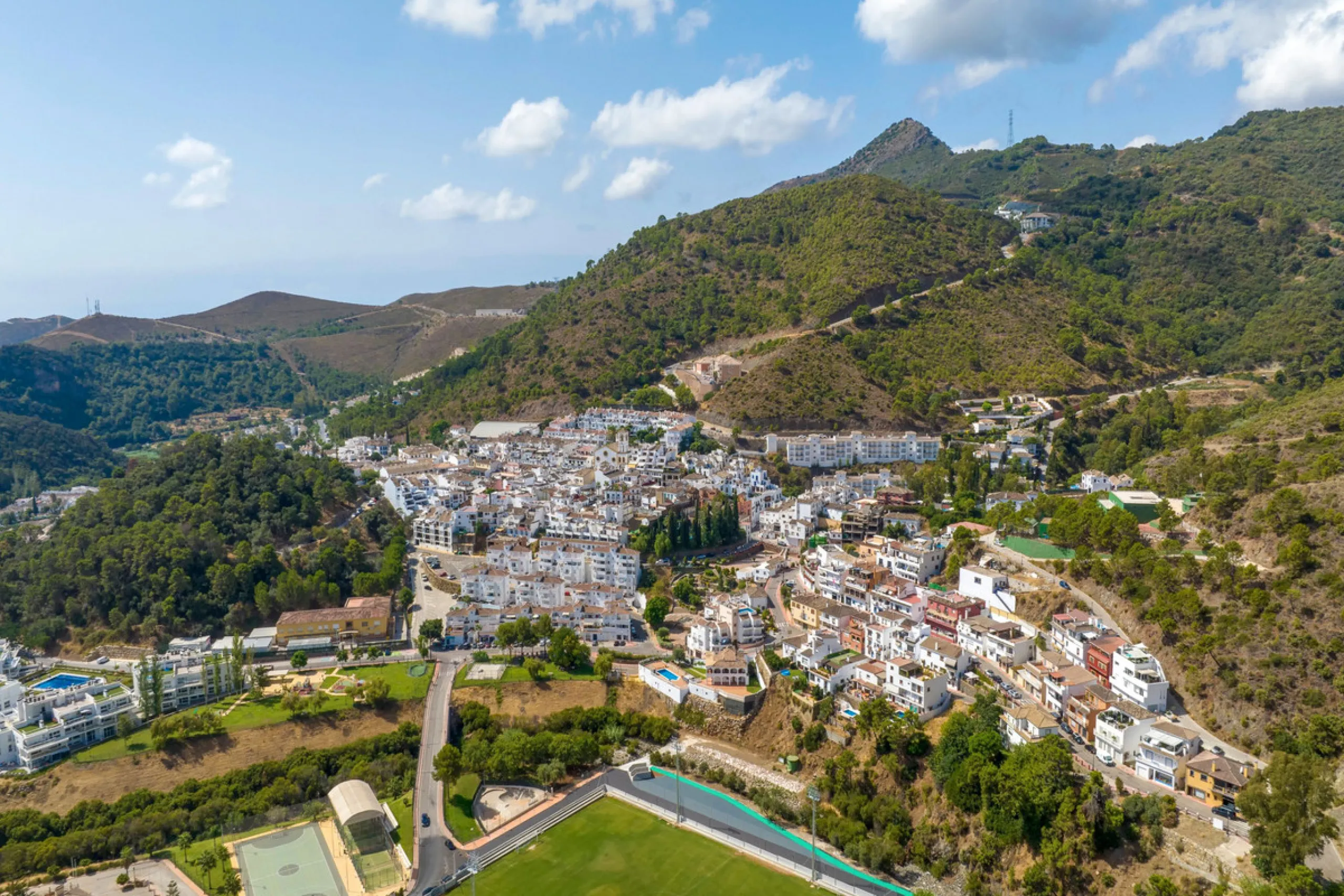 Apartment - Middle Floor Apartment в продаже в Marbella, Málaga. В доме 3 спален и 2 ванных комнат. Площадь дома 140 м²