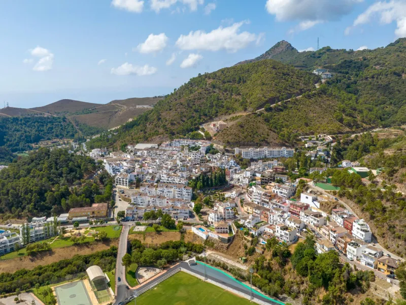 Apartment - Middle Floor Apartment в продаже в Marbella, Málaga. В доме 3 спален и 2 ванных комнат. Площадь дома 140 м²