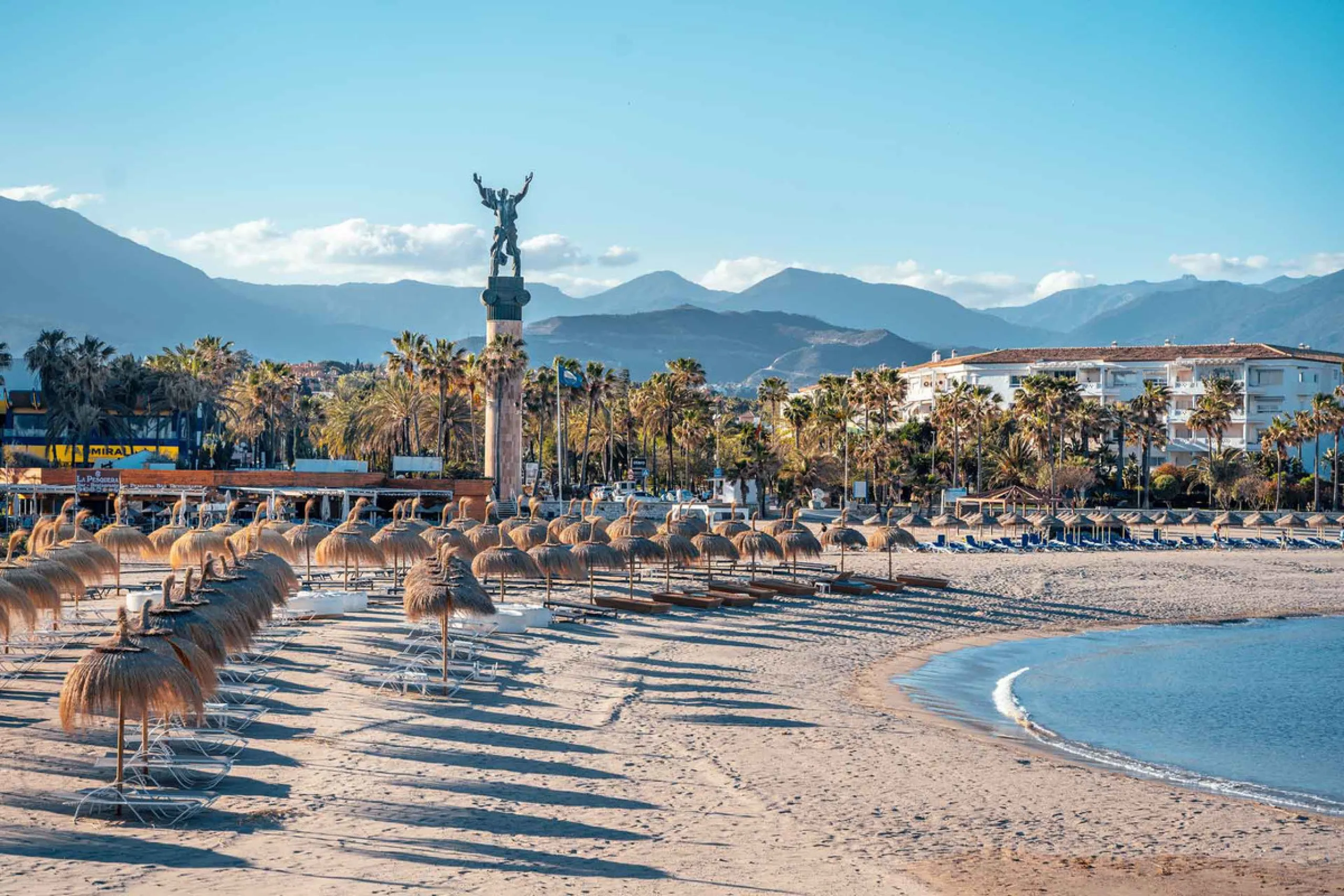Apartment - Middle Floor Apartment в продаже в Marbella, Málaga. В доме 3 спален и 2 ванных комнат. Площадь дома 140 м²