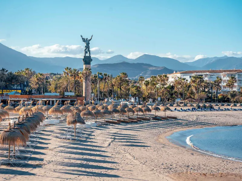 Apartment - Middle Floor Apartment в продаже в Marbella, Málaga. В доме 3 спален и 2 ванных комнат. Площадь дома 140 м²