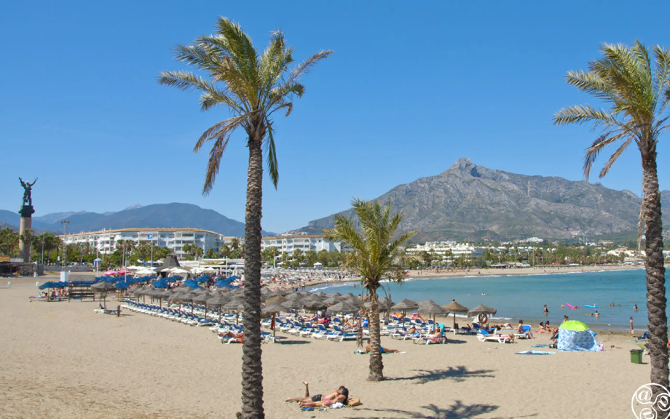 Apartment - Middle Floor Apartment в продаже в Marbella, Málaga. В доме 3 спален и 2 ванных комнат. Площадь дома 140 м²