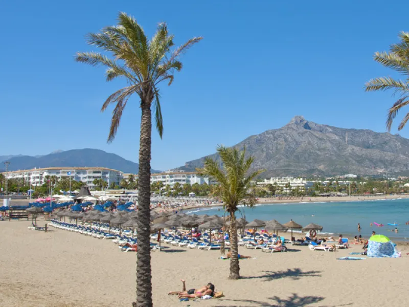 Apartment - Middle Floor Apartment в продаже в Marbella, Málaga. В доме 3 спален и 2 ванных комнат. Площадь дома 140 м²
