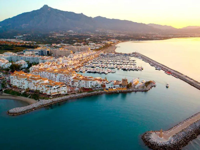 Apartment - Middle Floor Apartment в продаже в Marbella, Málaga. В доме 3 спален и 2 ванных комнат. Площадь дома 140 м²