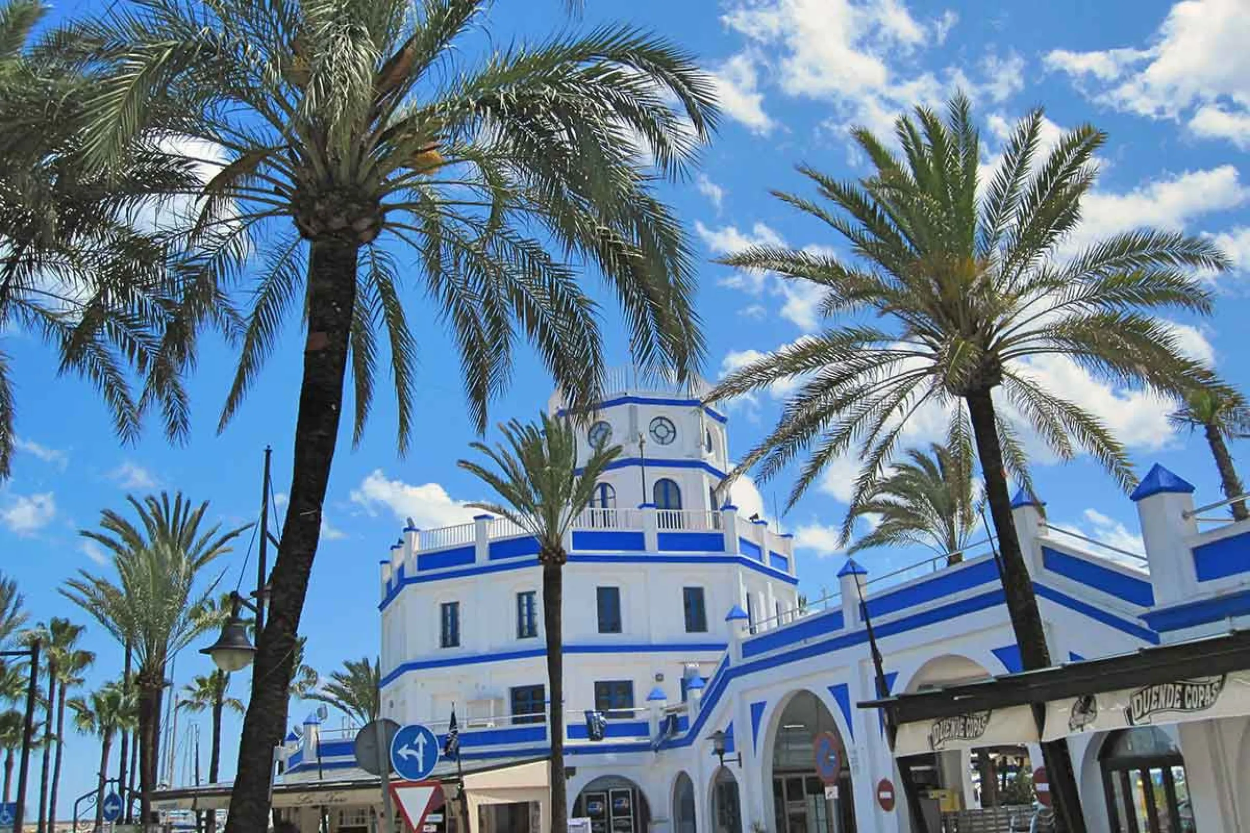 Apartment - Middle Floor Apartment в продаже в Marbella, Málaga. В доме 3 спален и 2 ванных комнат. Площадь дома 140 м²