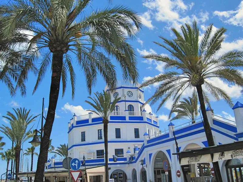 Apartment - Middle Floor Apartment в продаже в Marbella, Málaga. В доме 3 спален и 2 ванных комнат. Площадь дома 140 м²