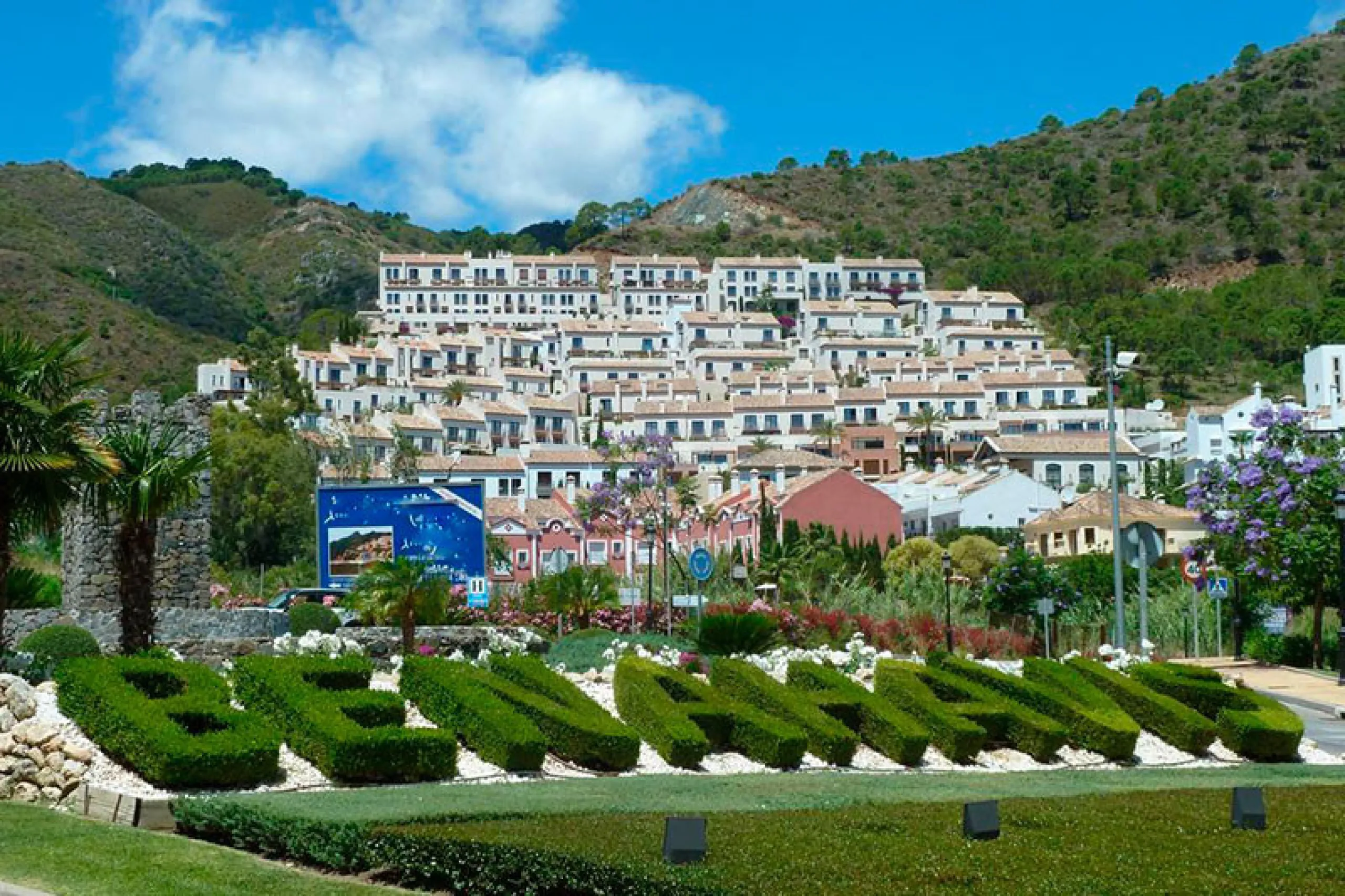 Apartment - Middle Floor Apartment в продаже в Marbella, Málaga. В доме 3 спален и 2 ванных комнат. Площадь дома 140 м²