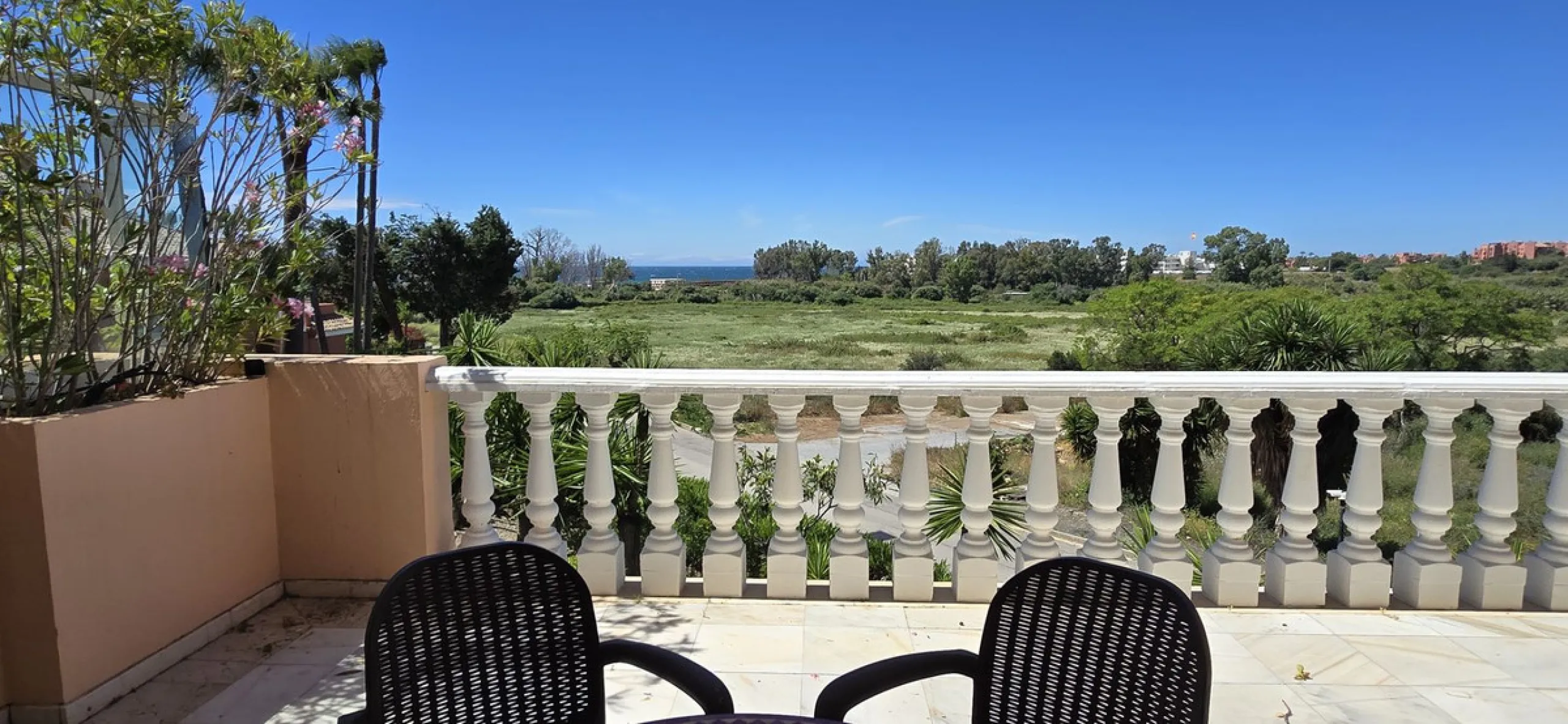 Park Beach Penthouse with Roof terrace € 499,000 REDUCED due to road noise - Large spacious apartment, excellent rentals.