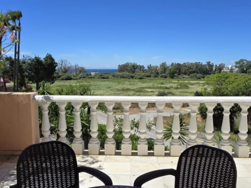 Park Beach Penthouse with Roof terrace € 499,000 REDUCED due to road noise - Large spacious apartment, excellent rentals.