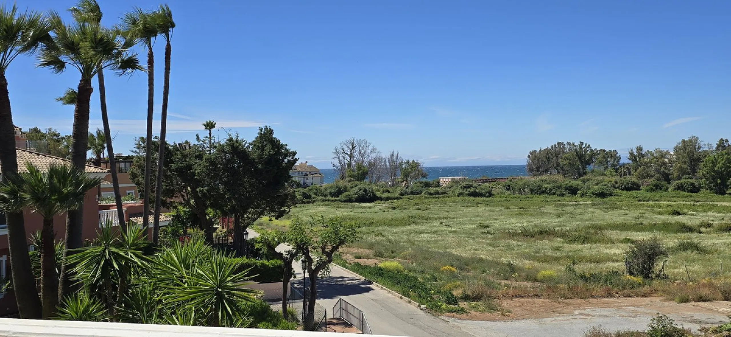 Park Beach Penthouse with Roof terrace € 499,000 REDUCED due to road noise - Large spacious apartment, excellent rentals.
