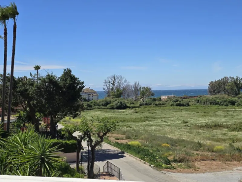 Park Beach Penthouse with Roof terrace € 499,000 REDUCED due to road noise - Large spacious apartment, excellent rentals.