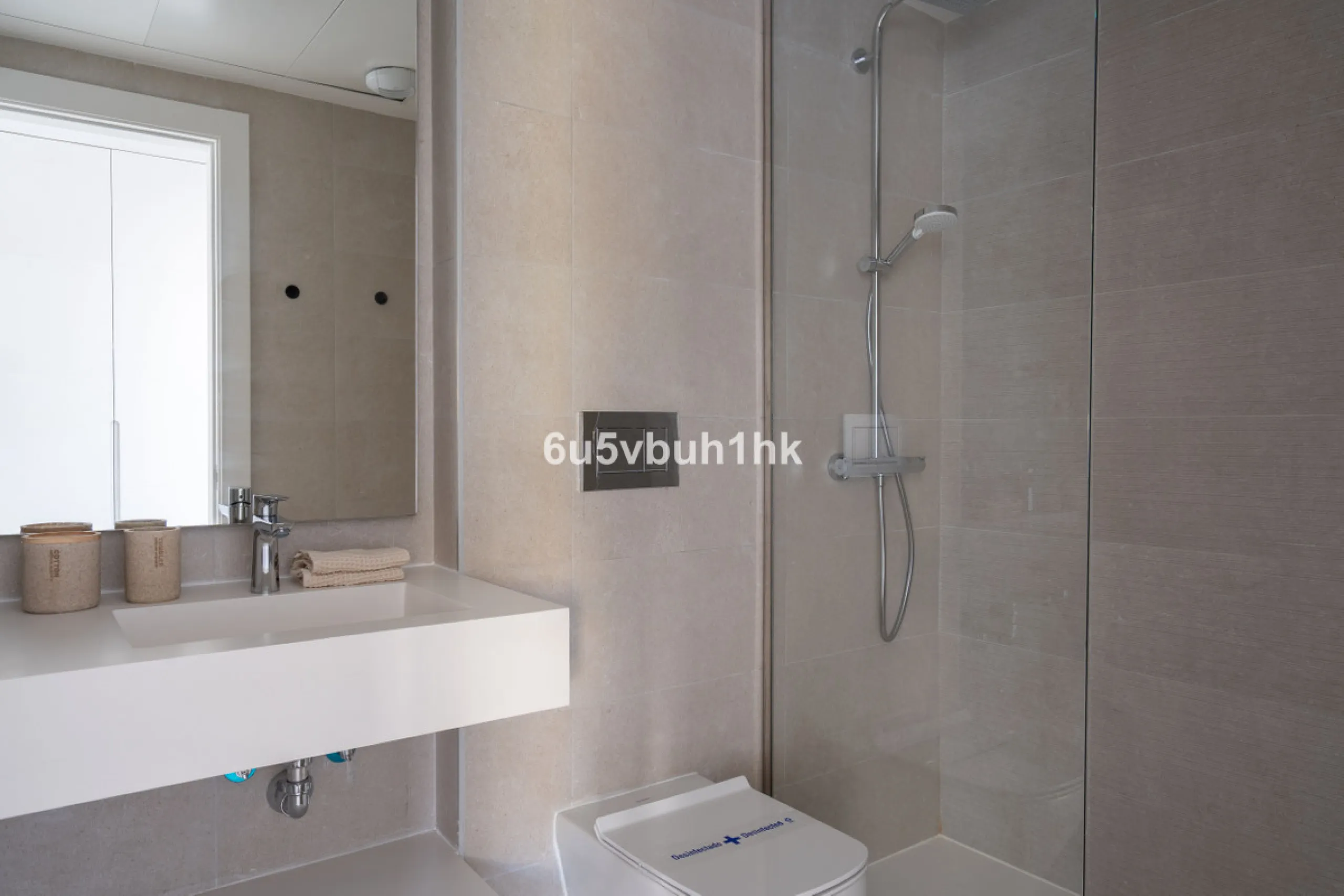 Nestled in the exclusive La Cala Nova Golf community, this brand-new, fully furnished two-bedroom, two-bathroom apartment offers breathtaking golf and mountain views. The spacious layout features a large open terrace and a sleek open kitchen, perfect for 