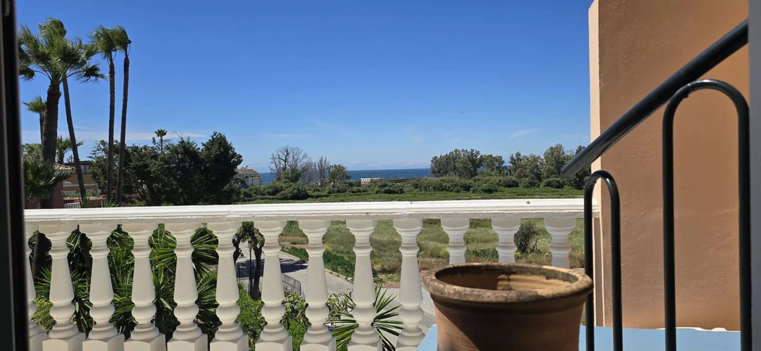 Park Beach Penthouse with Roof terrace € 499,000 REDUCED due to road noise - Large spacious apartment, excellent rentals.