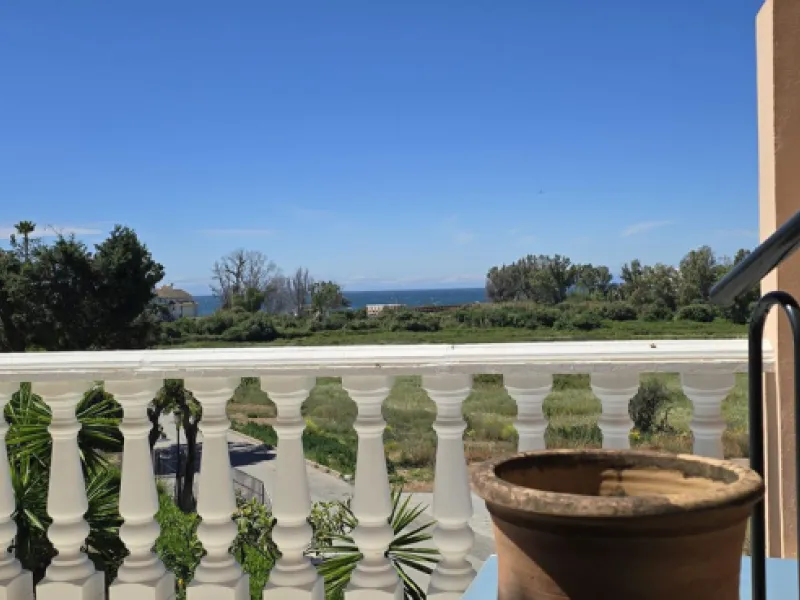 Park Beach Penthouse with Roof terrace € 499,000 REDUCED due to road noise - Large spacious apartment, excellent rentals.