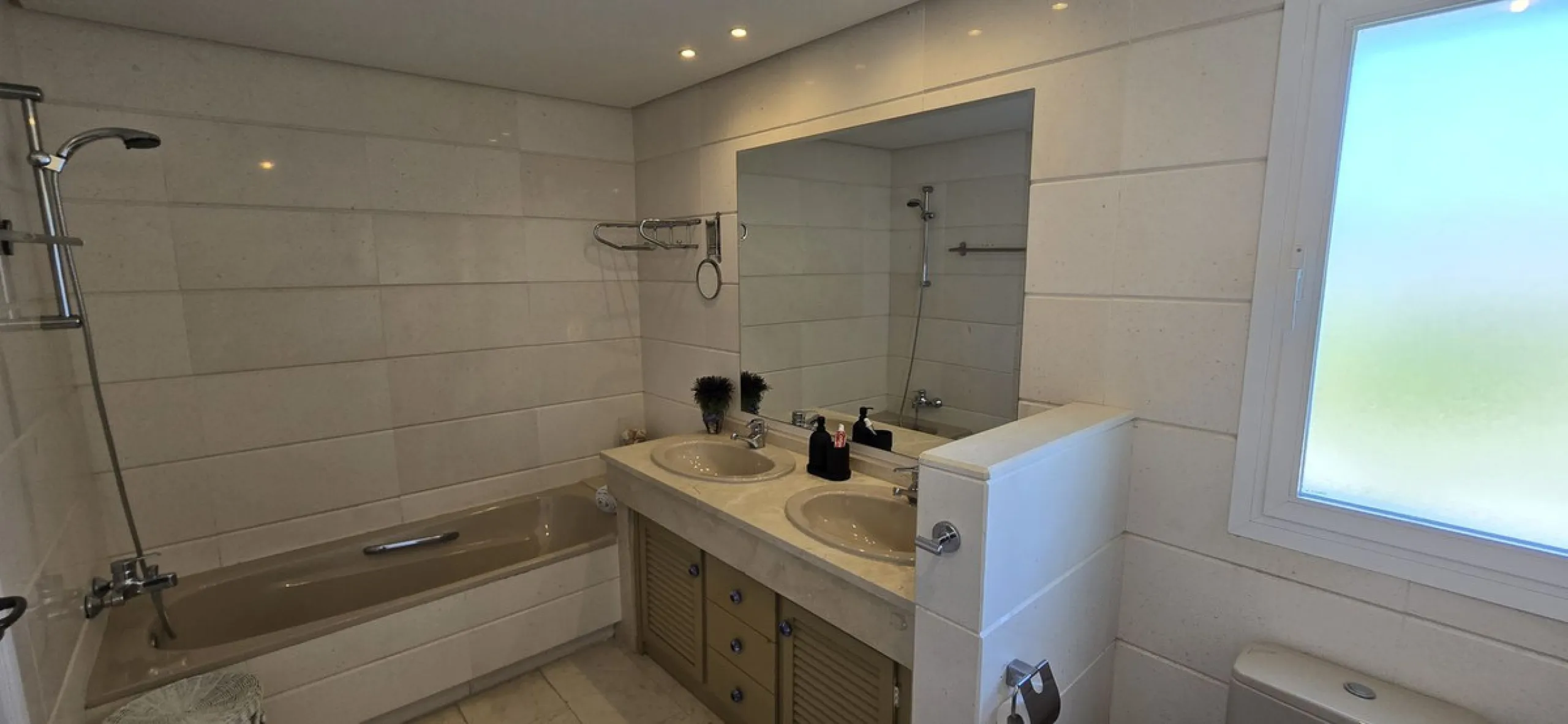 Park Beach Penthouse with Roof terrace € 499,000 REDUCED due to road noise - Large spacious apartment, excellent rentals.