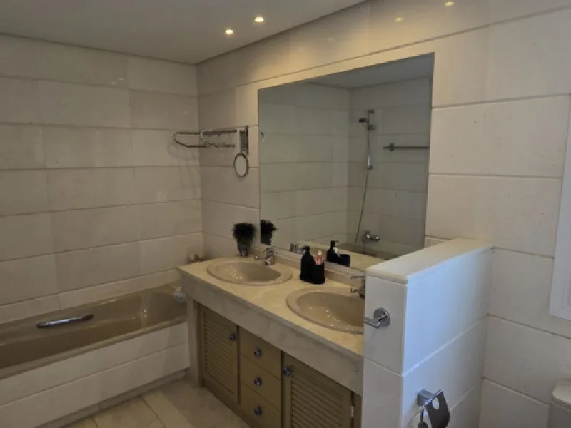 Park Beach Penthouse with Roof terrace € 499,000 REDUCED due to road noise - Large spacious apartment, excellent rentals.