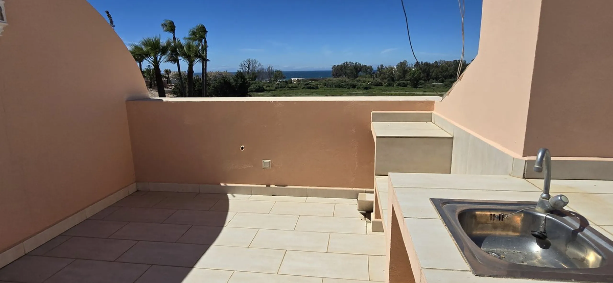 Park Beach Penthouse with Roof terrace € 499,000 REDUCED due to road noise - Large spacious apartment, excellent rentals.
