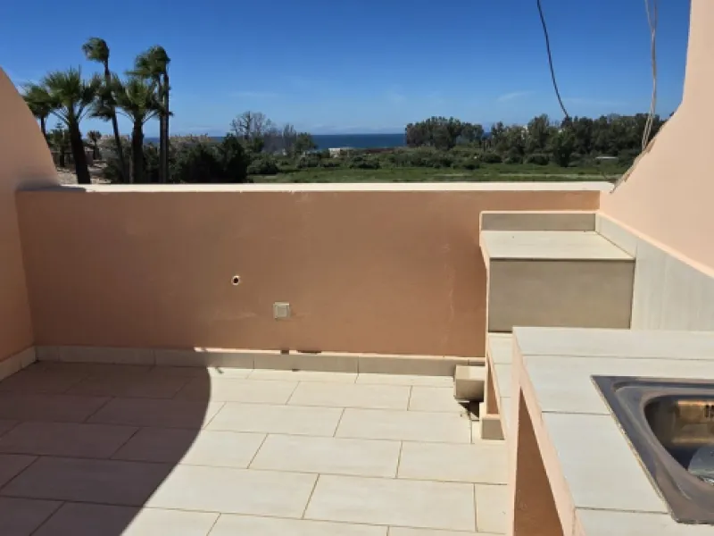 Park Beach Penthouse with Roof terrace € 499,000 REDUCED due to road noise - Large spacious apartment, excellent rentals.