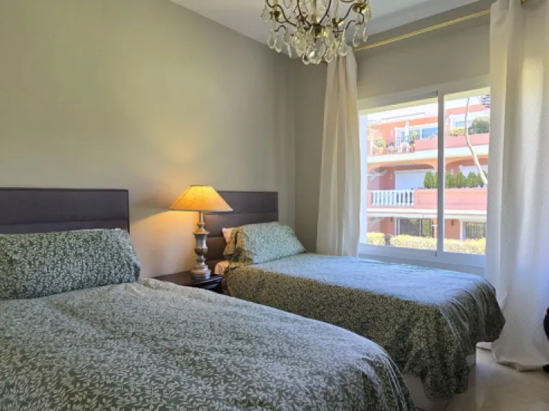 Park Beach Penthouse with Roof terrace € 499,000 REDUCED due to road noise - Large spacious apartment, excellent rentals.