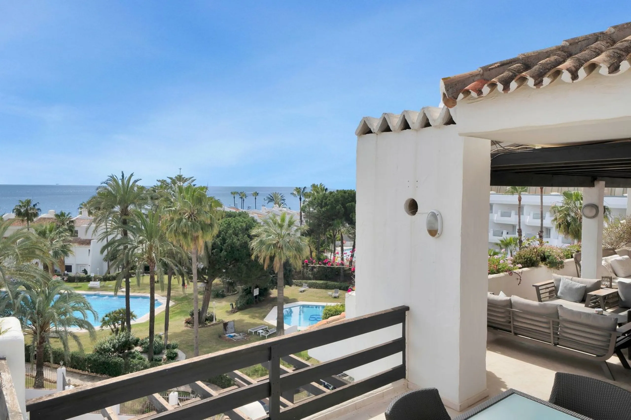 This luxurious penthouse, located on Marbella's prestigious Golden Mile in the Coral Beach complex, epitomizes beachfront living. The property features three spacious bedrooms and two elegant bathrooms, providing ample comfort and privacy. The highlight i