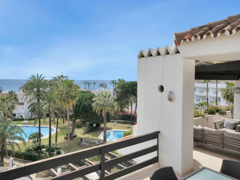 This luxurious penthouse, located on Marbella's prestigious Golden Mile in the Coral Beach complex, epitomizes beachfront living. The property features three spacious bedrooms and two elegant bathrooms, providing ample comfort and privacy. The highlight i