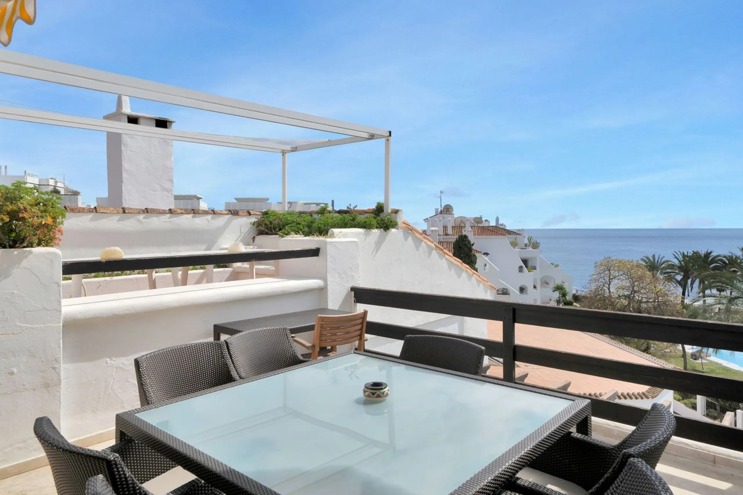 This luxurious penthouse, located on Marbella's prestigious Golden Mile in the Coral Beach complex, epitomizes beachfront living. The property features three spacious bedrooms and two elegant bathrooms, providing ample comfort and privacy. The highlight i