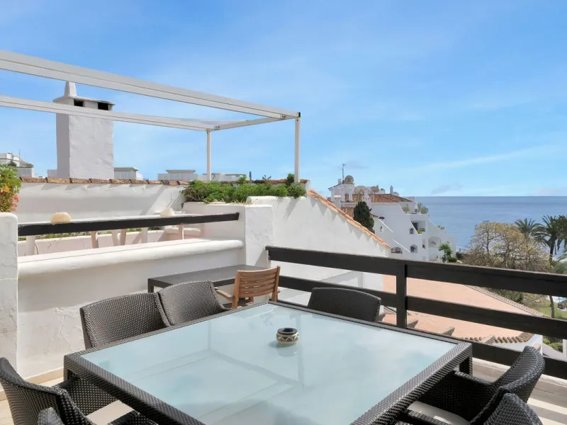 This luxurious penthouse, located on Marbella's prestigious Golden Mile in the Coral Beach complex, epitomizes beachfront living. The property features three spacious bedrooms and two elegant bathrooms, providing ample comfort and privacy. The highlight i