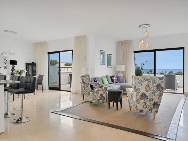 This luxurious penthouse, located on Marbella's prestigious Golden Mile in the Coral Beach complex, epitomizes beachfront living. The property features three spacious bedrooms and two elegant bathrooms, providing ample comfort and privacy. The highlight i