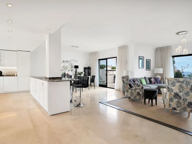 This luxurious penthouse, located on Marbella's prestigious Golden Mile in the Coral Beach complex, epitomizes beachfront living. The property features three spacious bedrooms and two elegant bathrooms, providing ample comfort and privacy. The highlight i