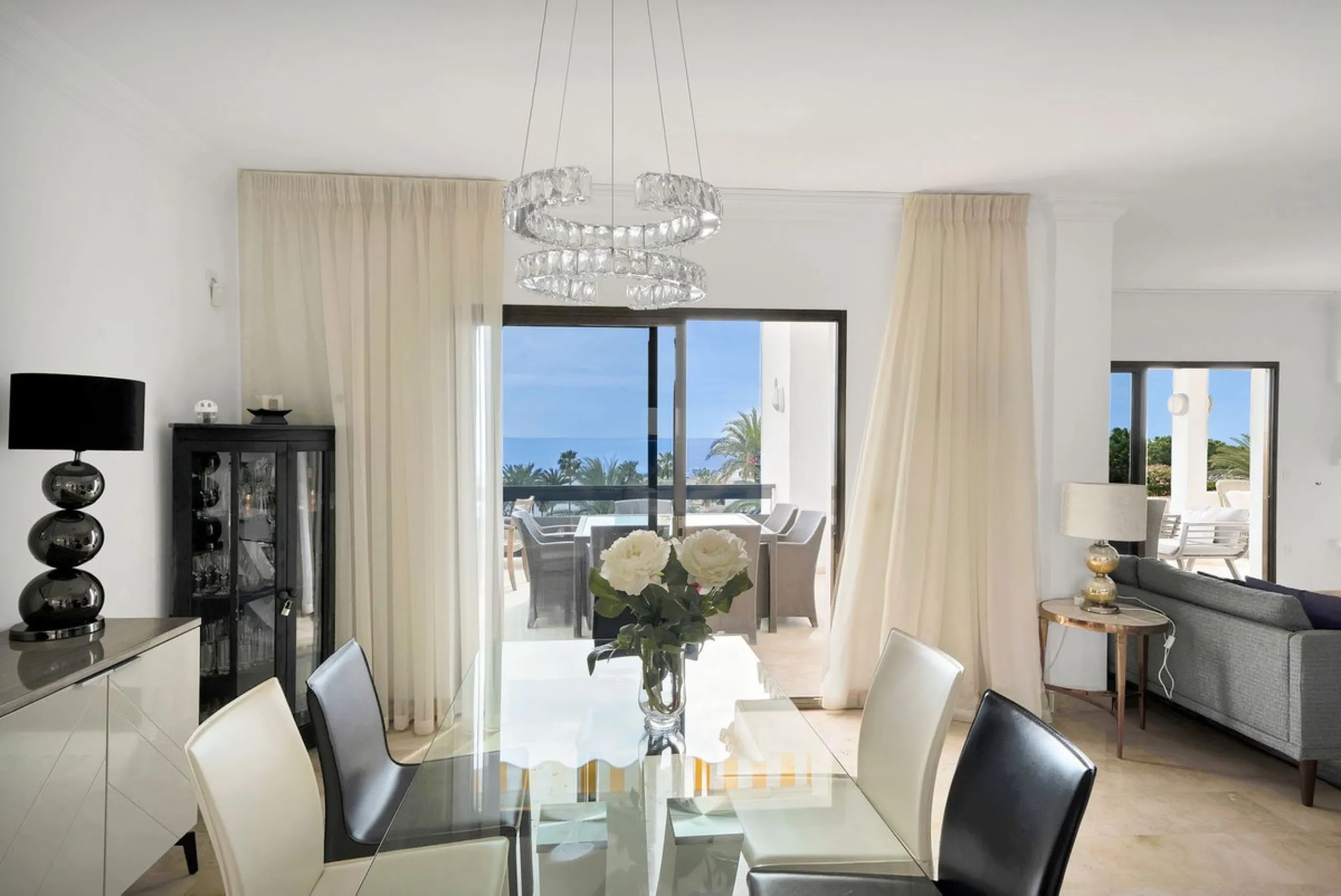 This luxurious penthouse, located on Marbella's prestigious Golden Mile in the Coral Beach complex, epitomizes beachfront living. The property features three spacious bedrooms and two elegant bathrooms, providing ample comfort and privacy. The highlight i