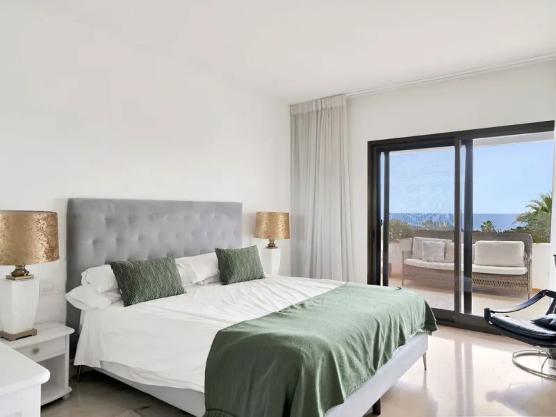 This luxurious penthouse, located on Marbella's prestigious Golden Mile in the Coral Beach complex, epitomizes beachfront living. The property features three spacious bedrooms and two elegant bathrooms, providing ample comfort and privacy. The highlight i