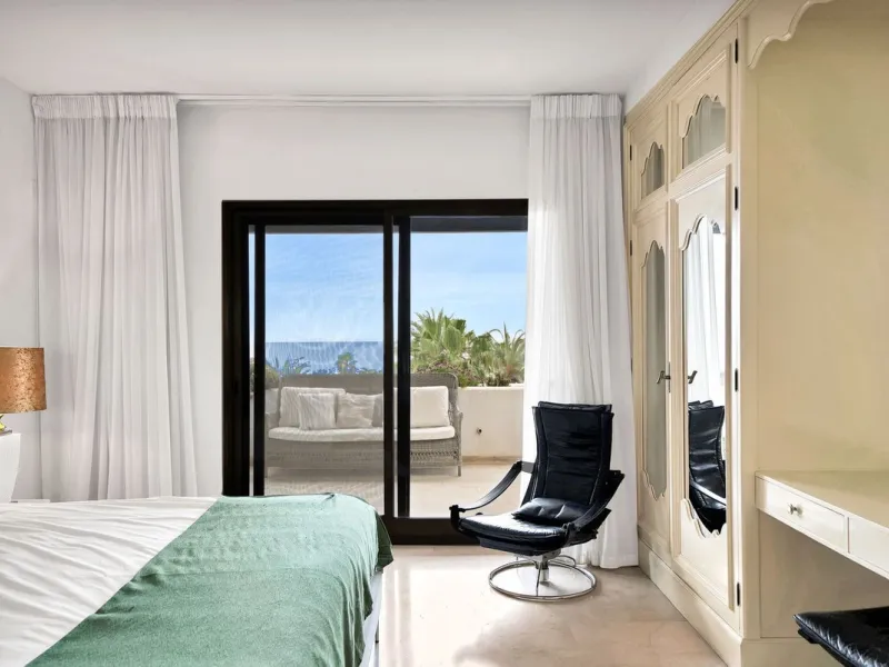 This luxurious penthouse, located on Marbella's prestigious Golden Mile in the Coral Beach complex, epitomizes beachfront living. The property features three spacious bedrooms and two elegant bathrooms, providing ample comfort and privacy. The highlight i