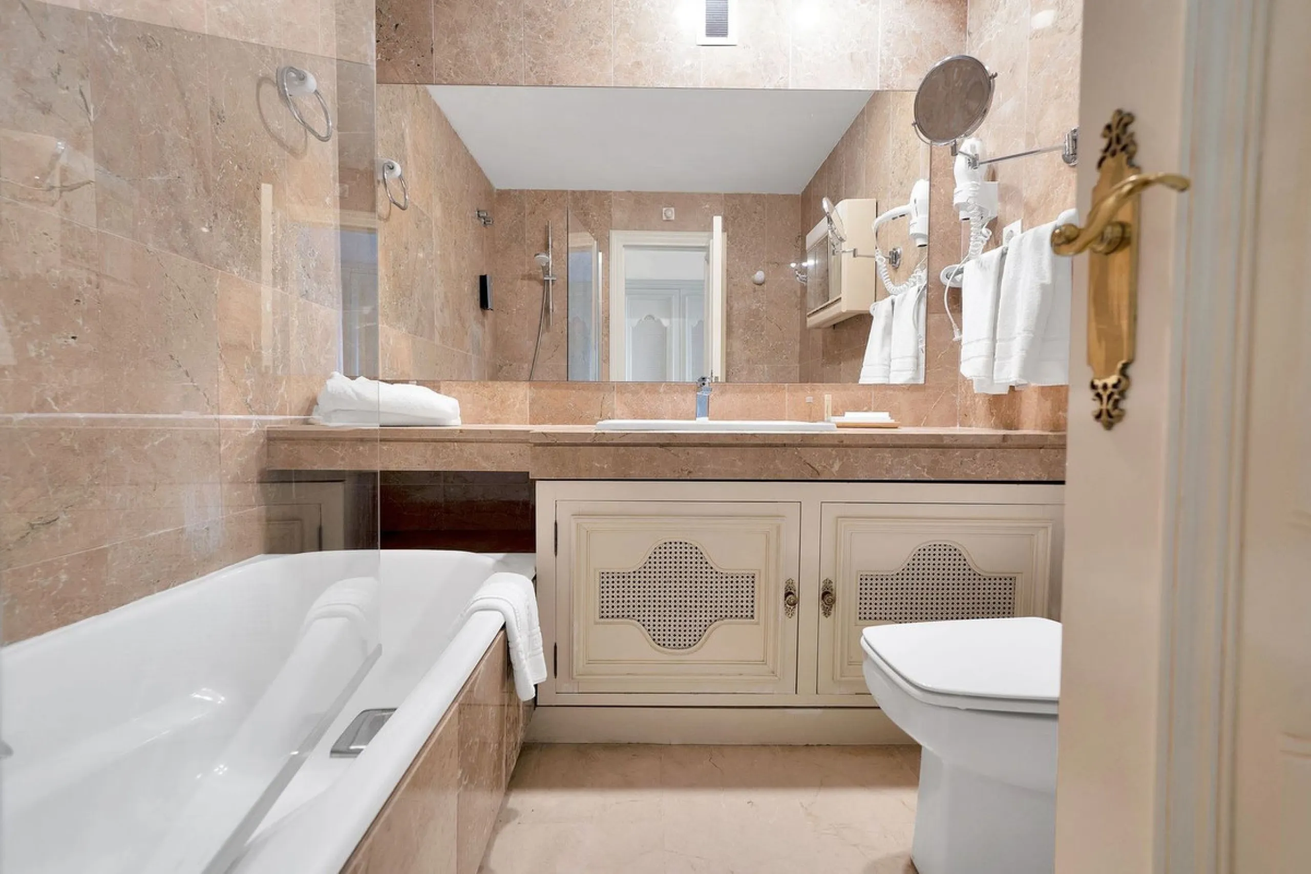 This luxurious penthouse, located on Marbella's prestigious Golden Mile in the Coral Beach complex, epitomizes beachfront living. The property features three spacious bedrooms and two elegant bathrooms, providing ample comfort and privacy. The highlight i