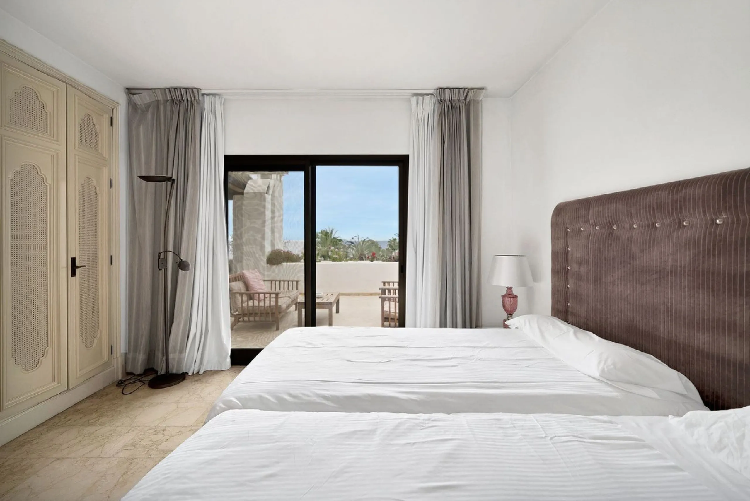 This luxurious penthouse, located on Marbella's prestigious Golden Mile in the Coral Beach complex, epitomizes beachfront living. The property features three spacious bedrooms and two elegant bathrooms, providing ample comfort and privacy. The highlight i